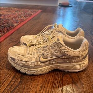 Nike Women's P-6000